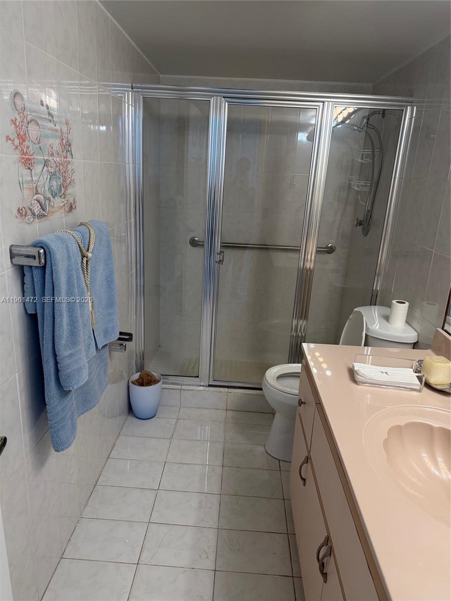 2500 Southwest 122nd Court Miami, FL 33175 - Photo 9 of 19 a bathroom with a sink a toilet and shower