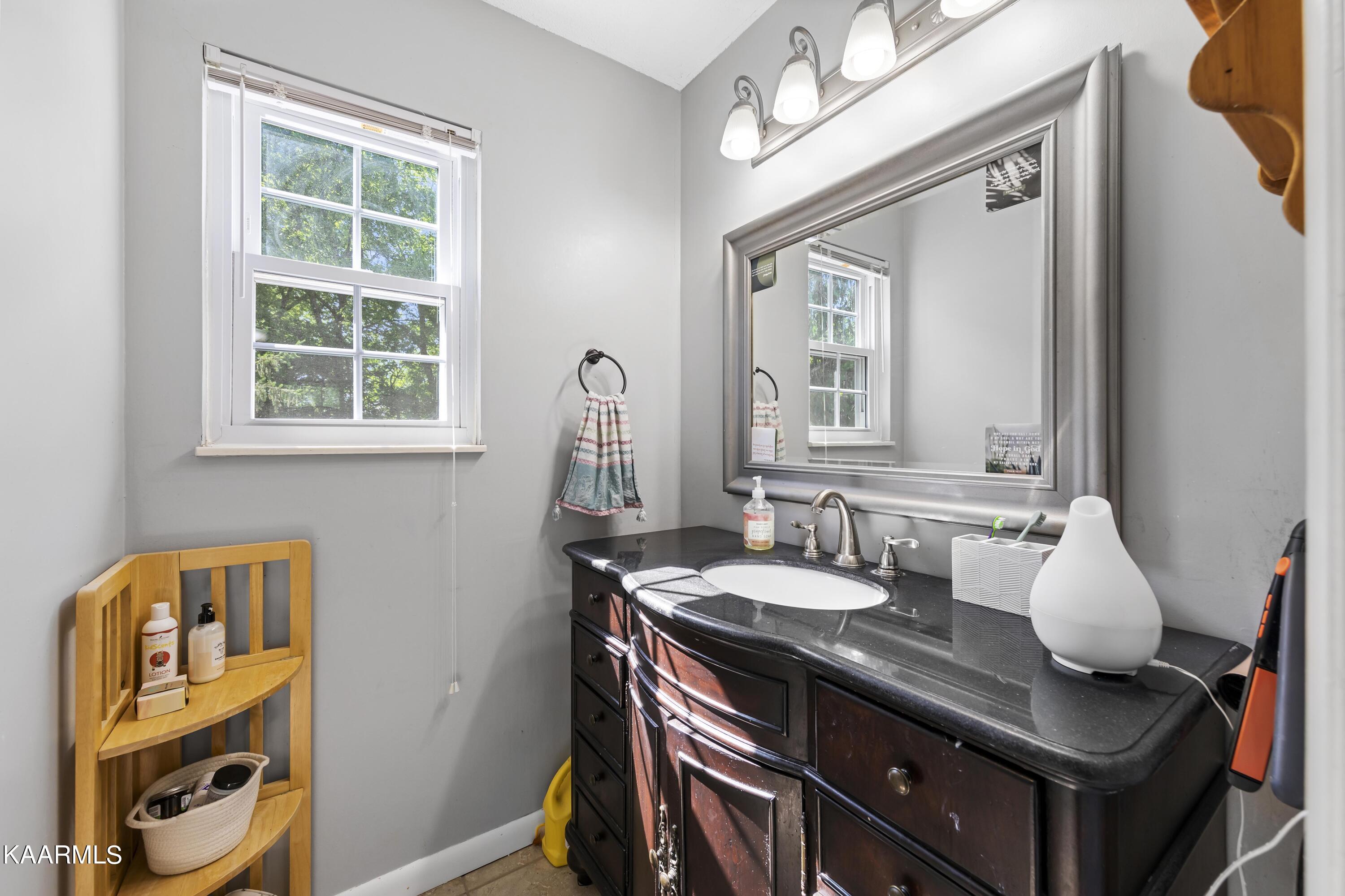 2000 Bishops Bridge Road Knoxville, TN 37922 - Photo 12 of 20 Master Bathroom