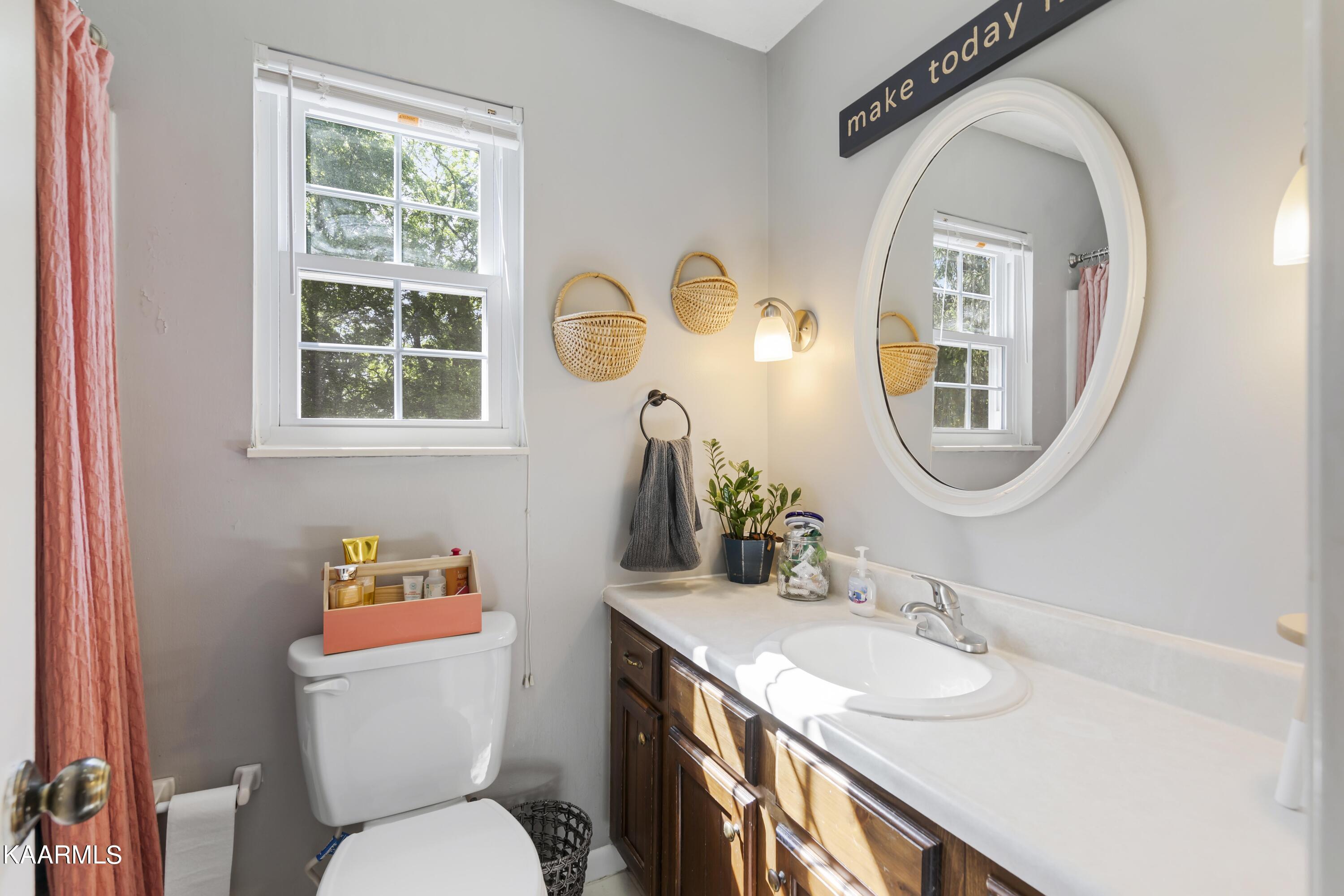2000 Bishops Bridge Road Knoxville, TN 37922 - Photo 14 of 20 Hallway Bathroom