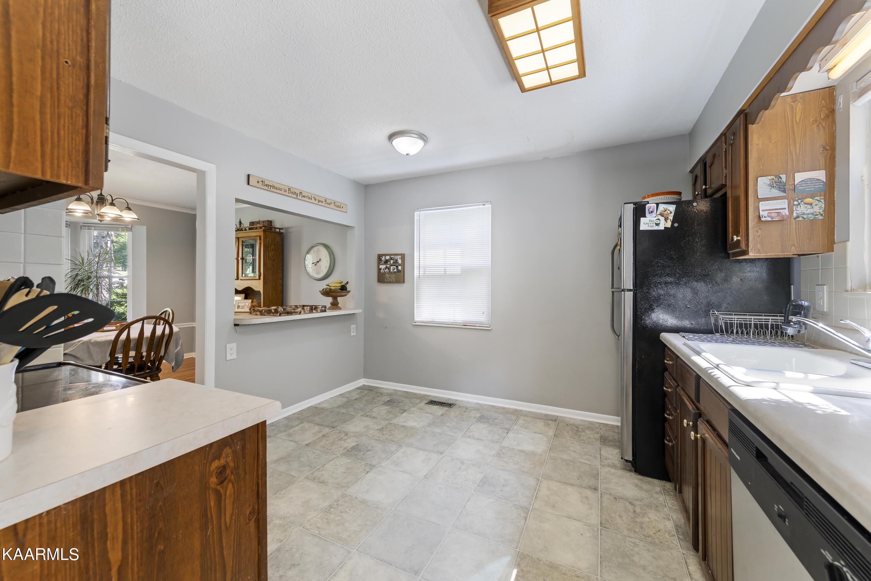 2000 Bishops Bridge Road Knoxville, TN 37922 - Photo 5 of 20 Kitchen