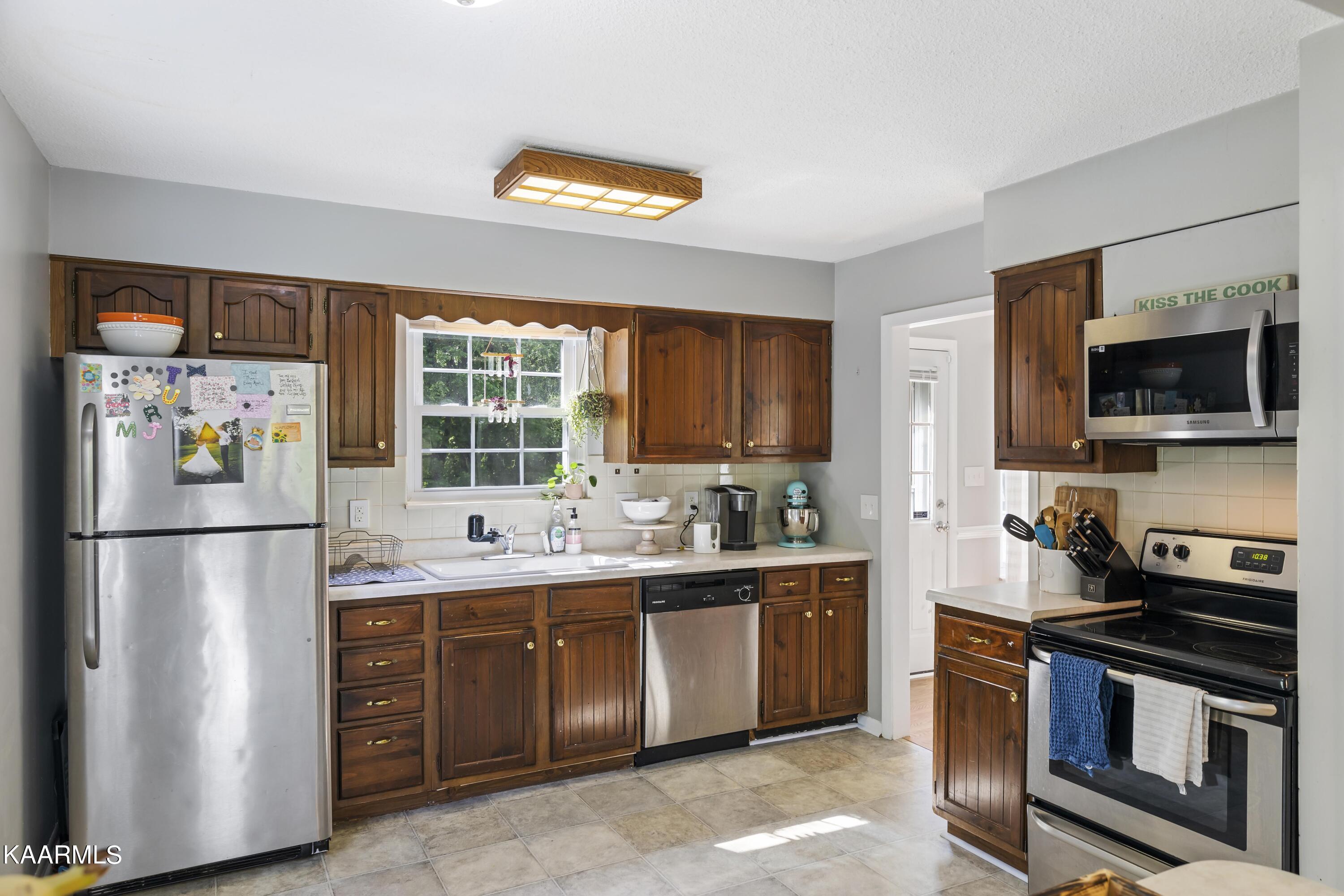 2000 Bishops Bridge Road Knoxville, TN 37922 - Photo 6 of 20 Kitchen