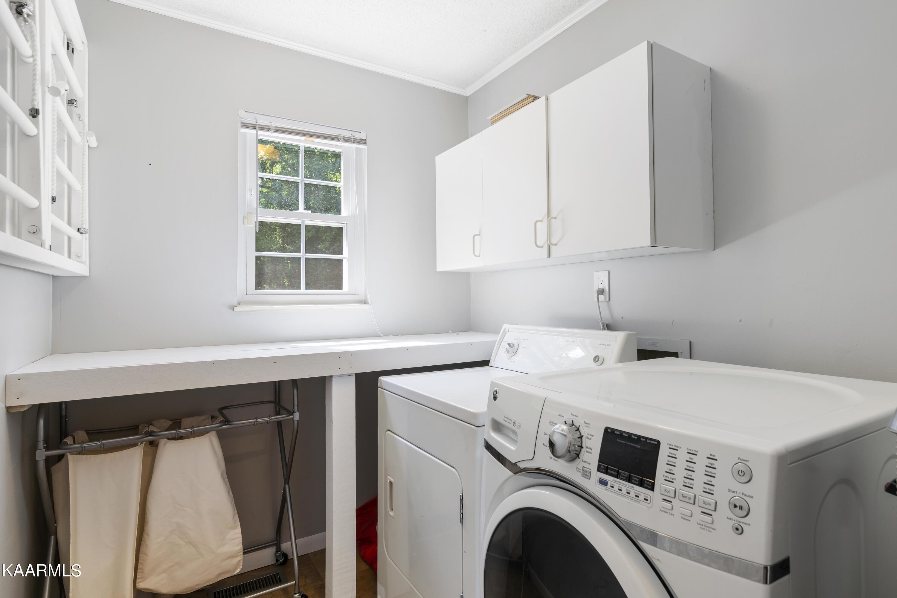 2000 Bishops Bridge Road Knoxville, TN 37922 - Photo 8 of 20 Laundry Room