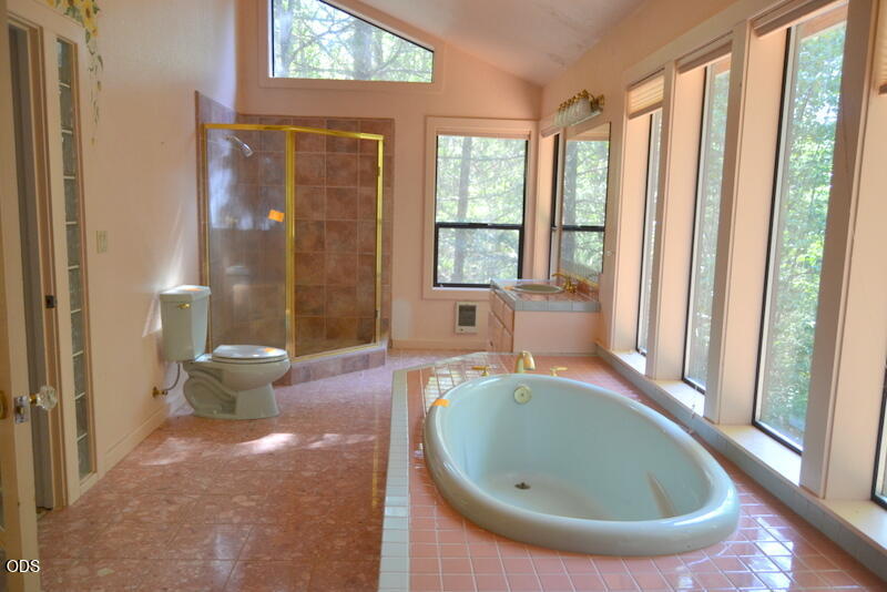 190 Shadow Lane Grants Pass, OR 97526 - Photo 11 of 18