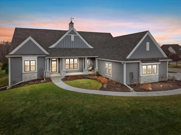 $999,900 | W248-n2151 Kettle Cove Court, Pewaukee, WI 53072