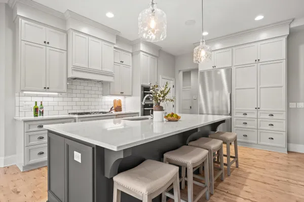 $999,900 | W248-n2151 Kettle Cove Court, Pewaukee, WI 53072