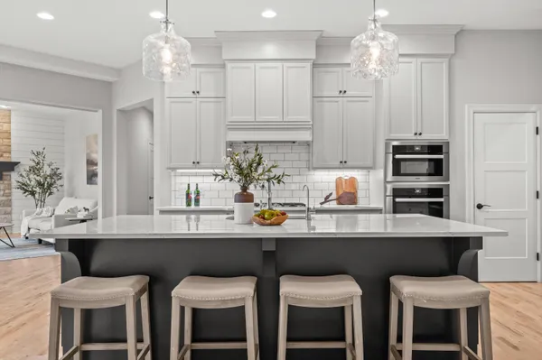 $999,900 | W248-n2151 Kettle Cove Court, Pewaukee, WI 53072