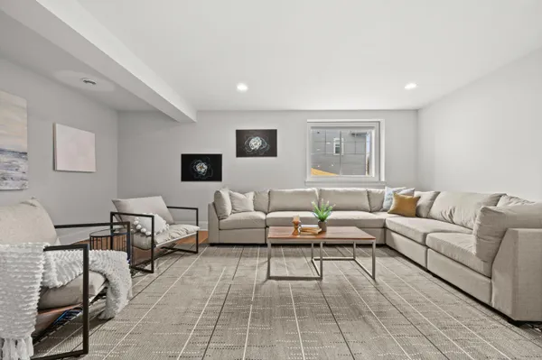 $999,900 | W248-n2151 Kettle Cove Court, Pewaukee, WI 53072