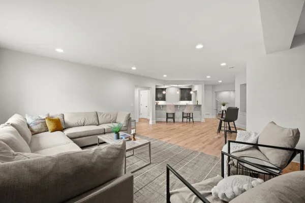 $999,900 | W248-n2151 Kettle Cove Court, Pewaukee, WI 53072