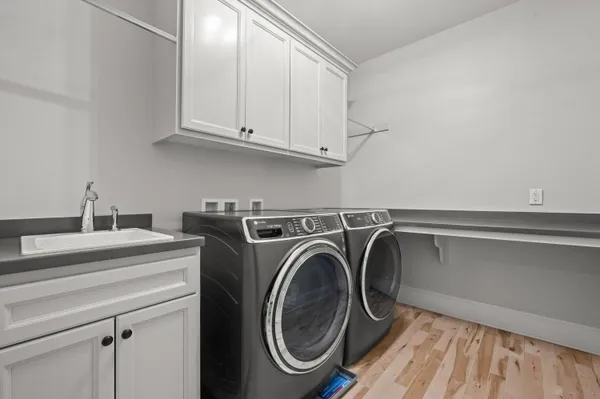 $999,900 | W248-n2151 Kettle Cove Court, Pewaukee, WI 53072