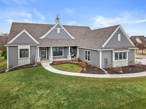 $999,900 | W248-n2151 Kettle Cove Court, Pewaukee, WI 53072