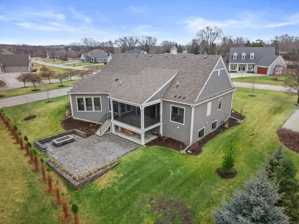 $999,900 | W248-n2151 Kettle Cove Court, Pewaukee, WI 53072