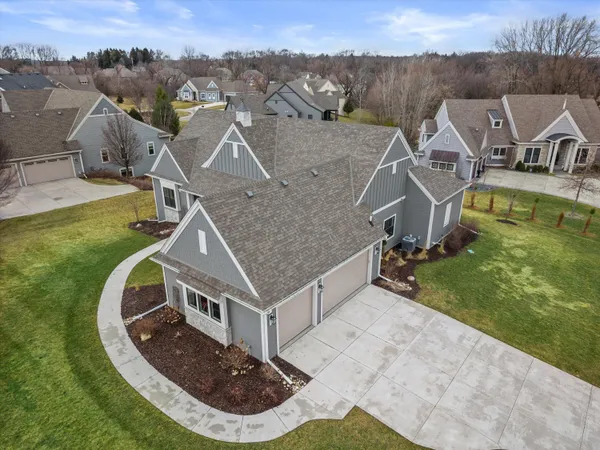 $999,900 | W248-n2151 Kettle Cove Court, Pewaukee, WI 53072