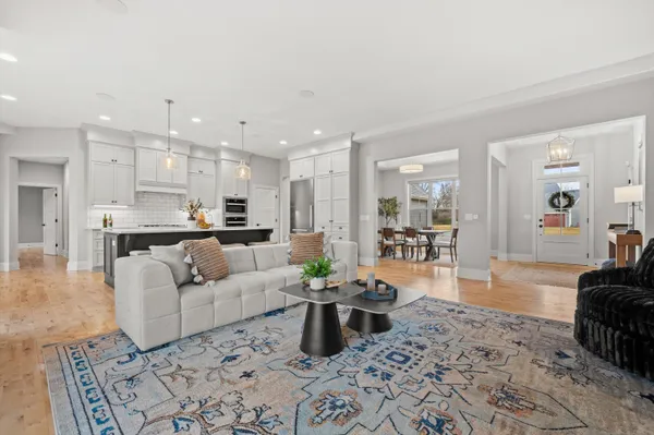 $999,900 | W248-n2151 Kettle Cove Court, Pewaukee, WI 53072