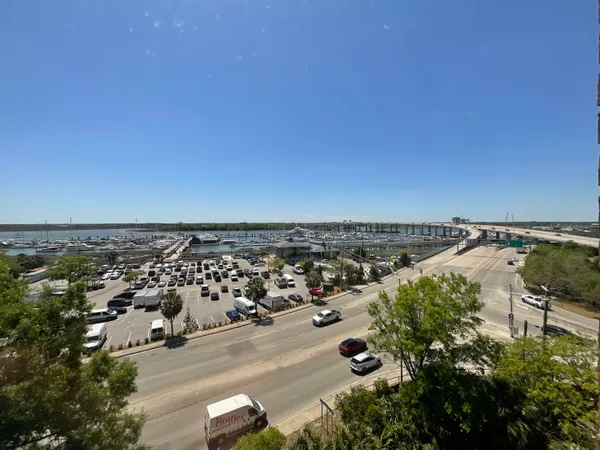 $1,995 | 14 Lockwood Drive, Unit 5L, Charleston, SC 29401