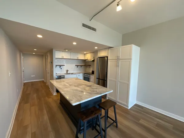 $1,995 | 14 Lockwood Drive, Unit 5L, Charleston, SC 29401