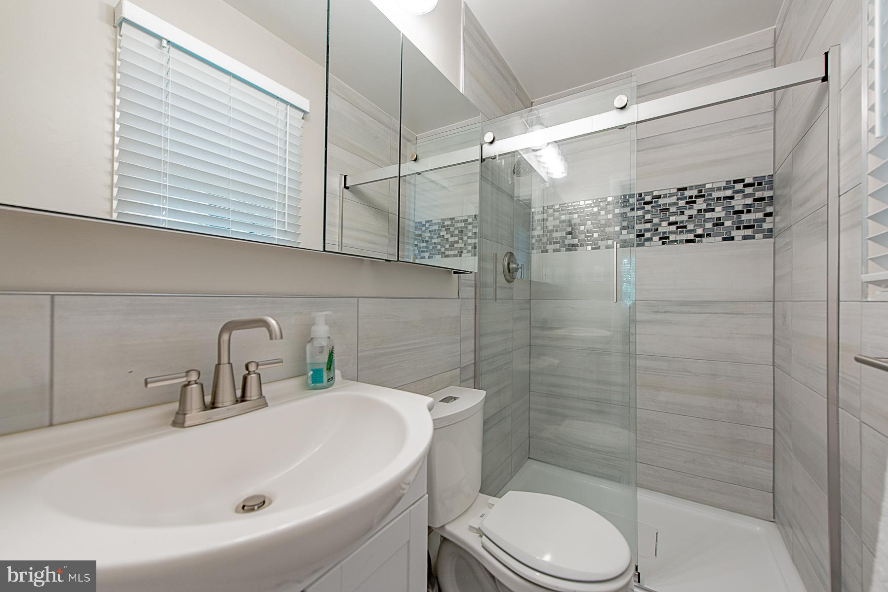 2617 Jonathan Road Ellicott City, MD 21042 - Photo 16 of 26 Remodeled MBA Ceramic Tile Accent Wall & Surround