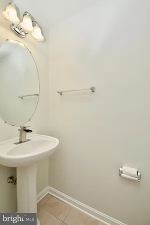 $3,200 | 5027 Village Fountain Place, Centreville, VA 20120