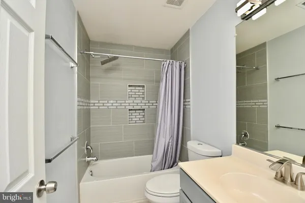 $3,200 | 5027 Village Fountain Place, Centreville, VA 20120