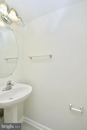 $3,200 | 5027 Village Fountain Place, Centreville, VA 20120