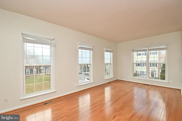 $3,200 | 5027 Village Fountain Place, Centreville, VA 20120