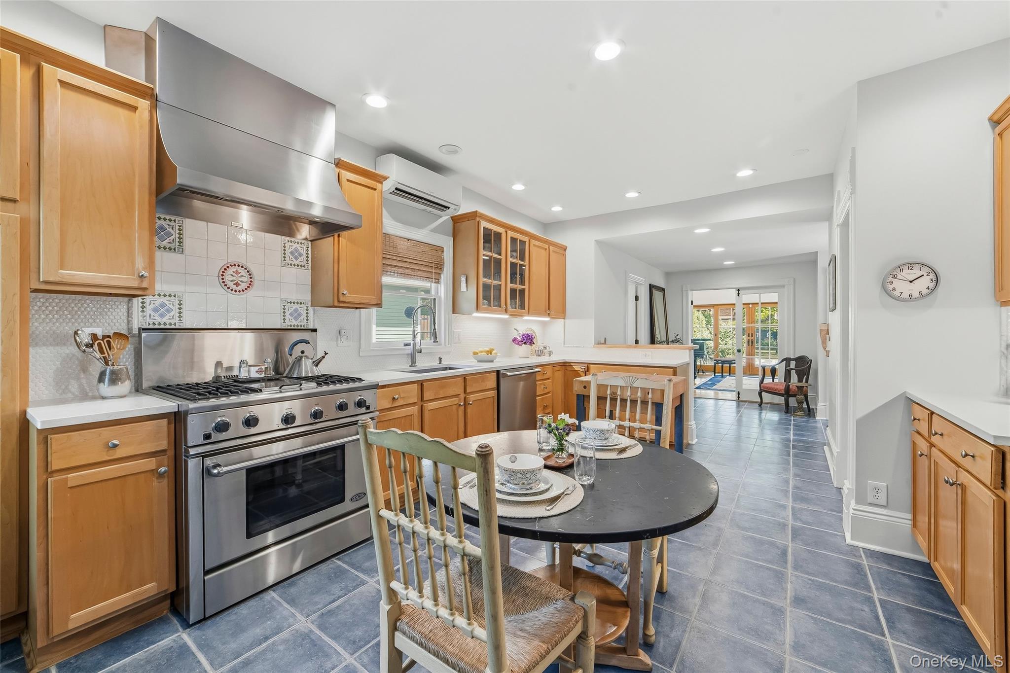 215 Walnut Street Peekskill, NY 10566 - Photo 8 of 26