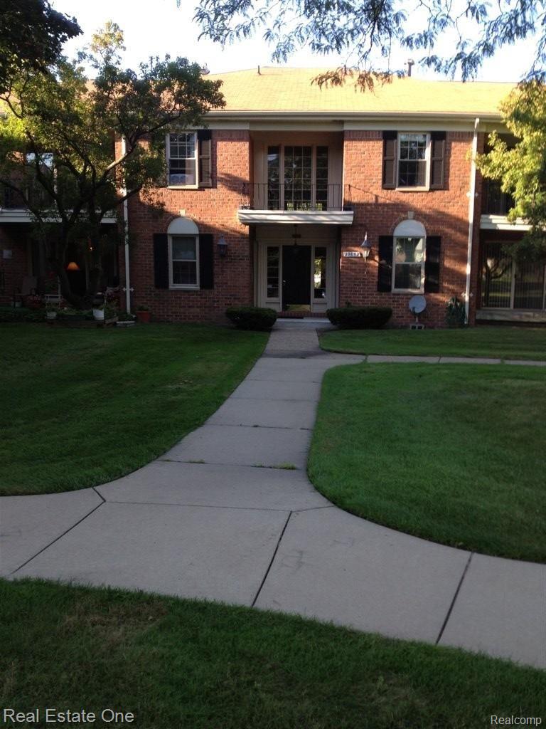 29652 Middlebelt Road, Unit 39 Farmington, MI 48334 - Photo 1 of 13 Courtyard Entrance