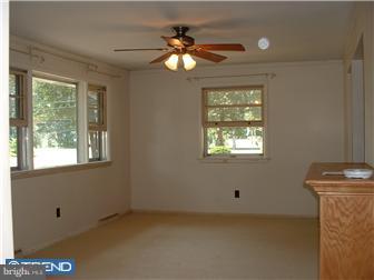 1022 Alvine Road Elmer, NJ 08318 - Photo 9 of 11 Living Room
