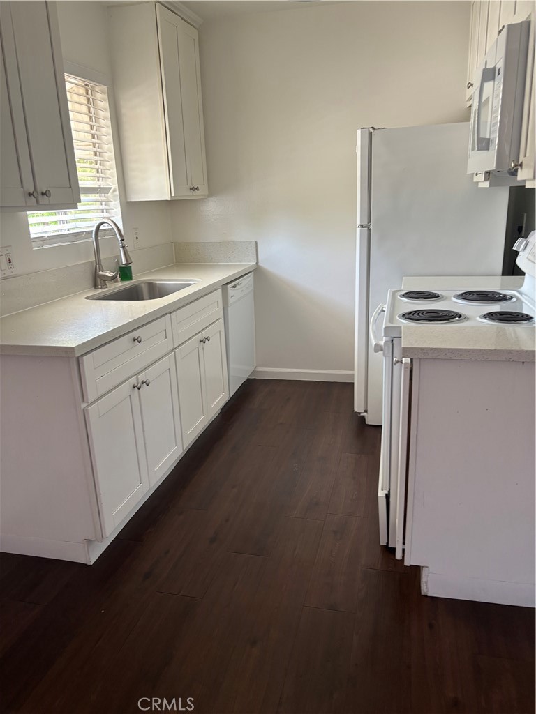 14718 West Magnolia Boulevard, Unit 7 Sherman Oaks, CA 91403 - Photo 2 of 5