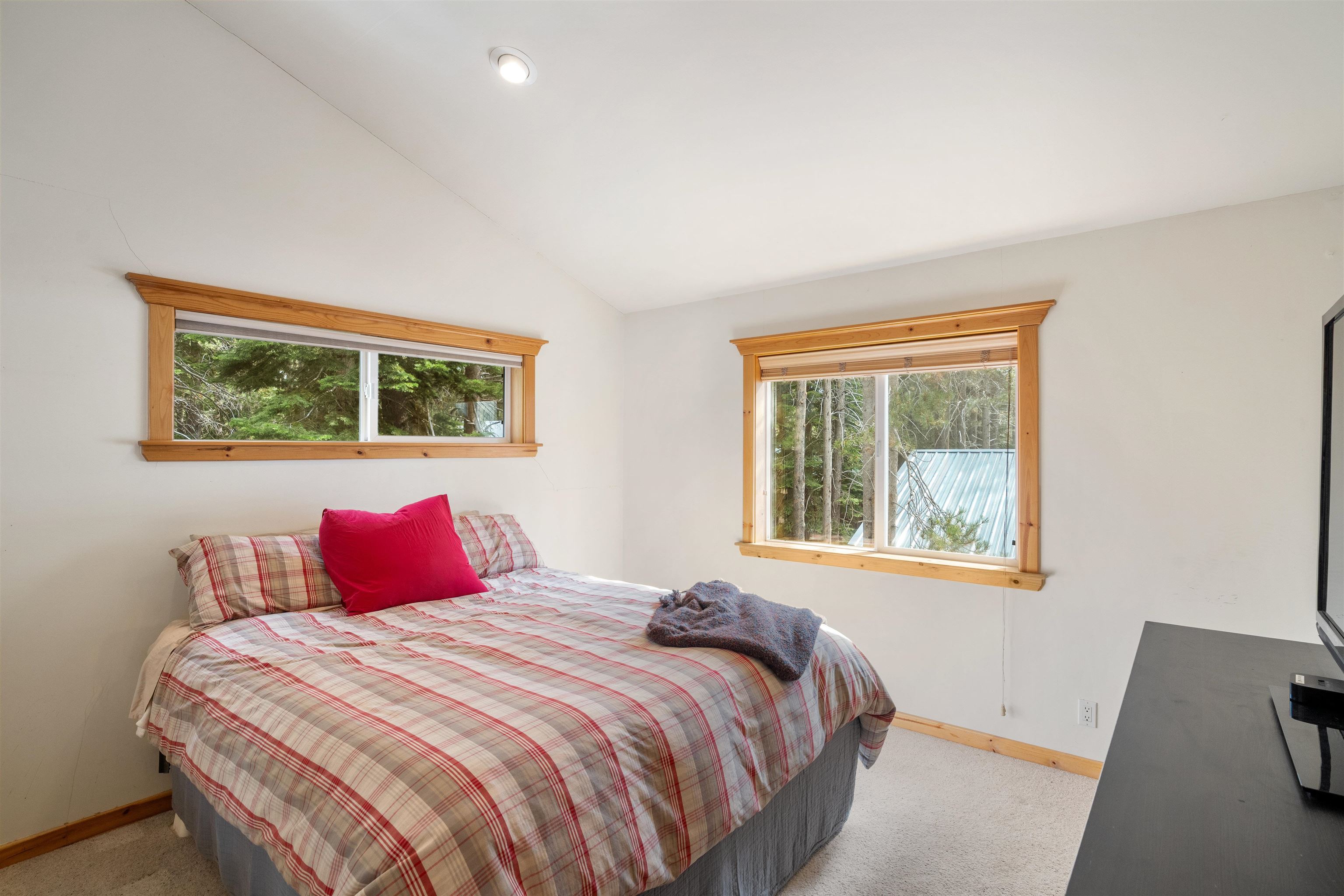 12851 Ski View Loop Truckee, CA 96161 - Photo 19 of 28 a bedroom with a bed and a window