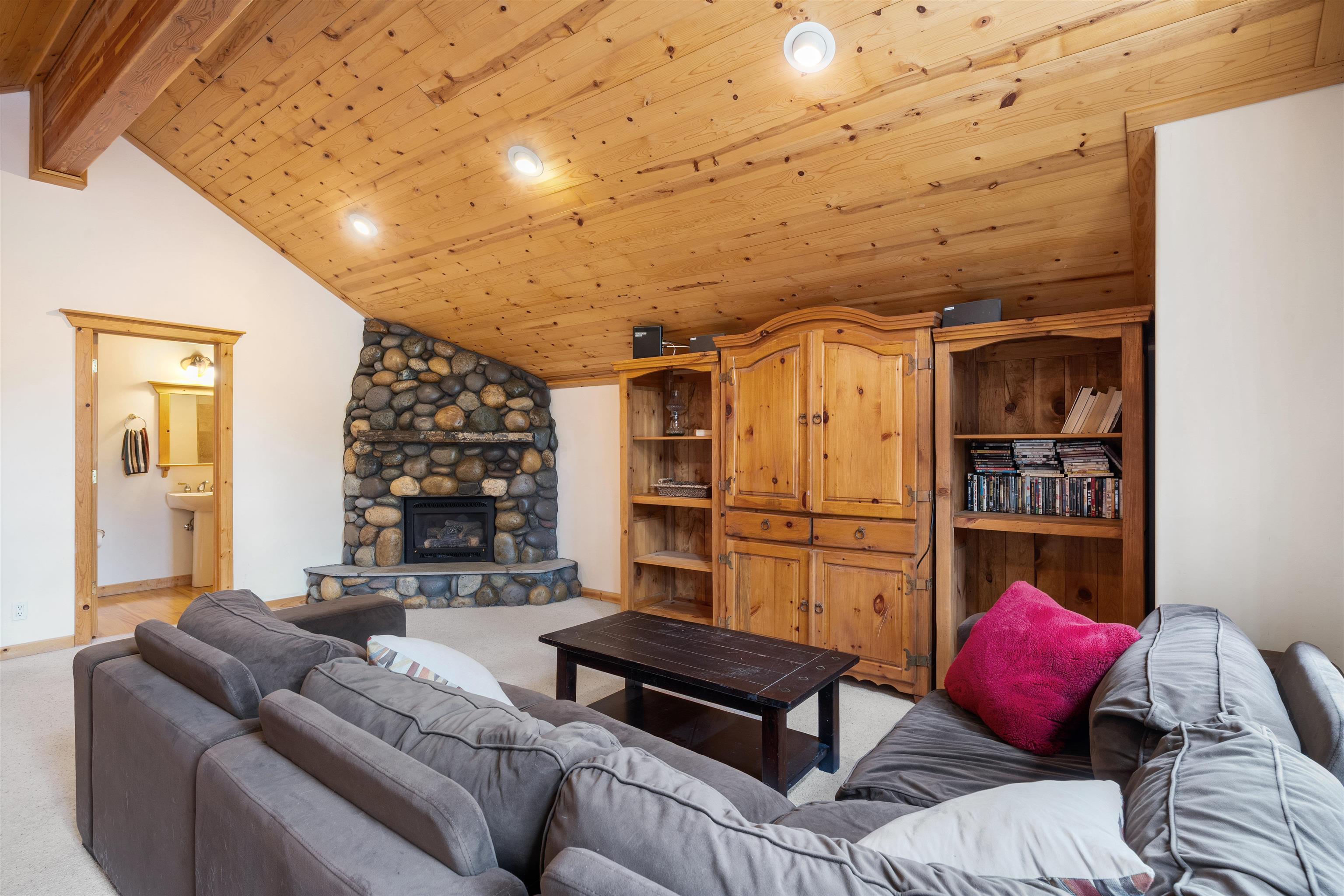12851 Ski View Loop Truckee, CA 96161 - Photo 23 of 28 a living room with furniture