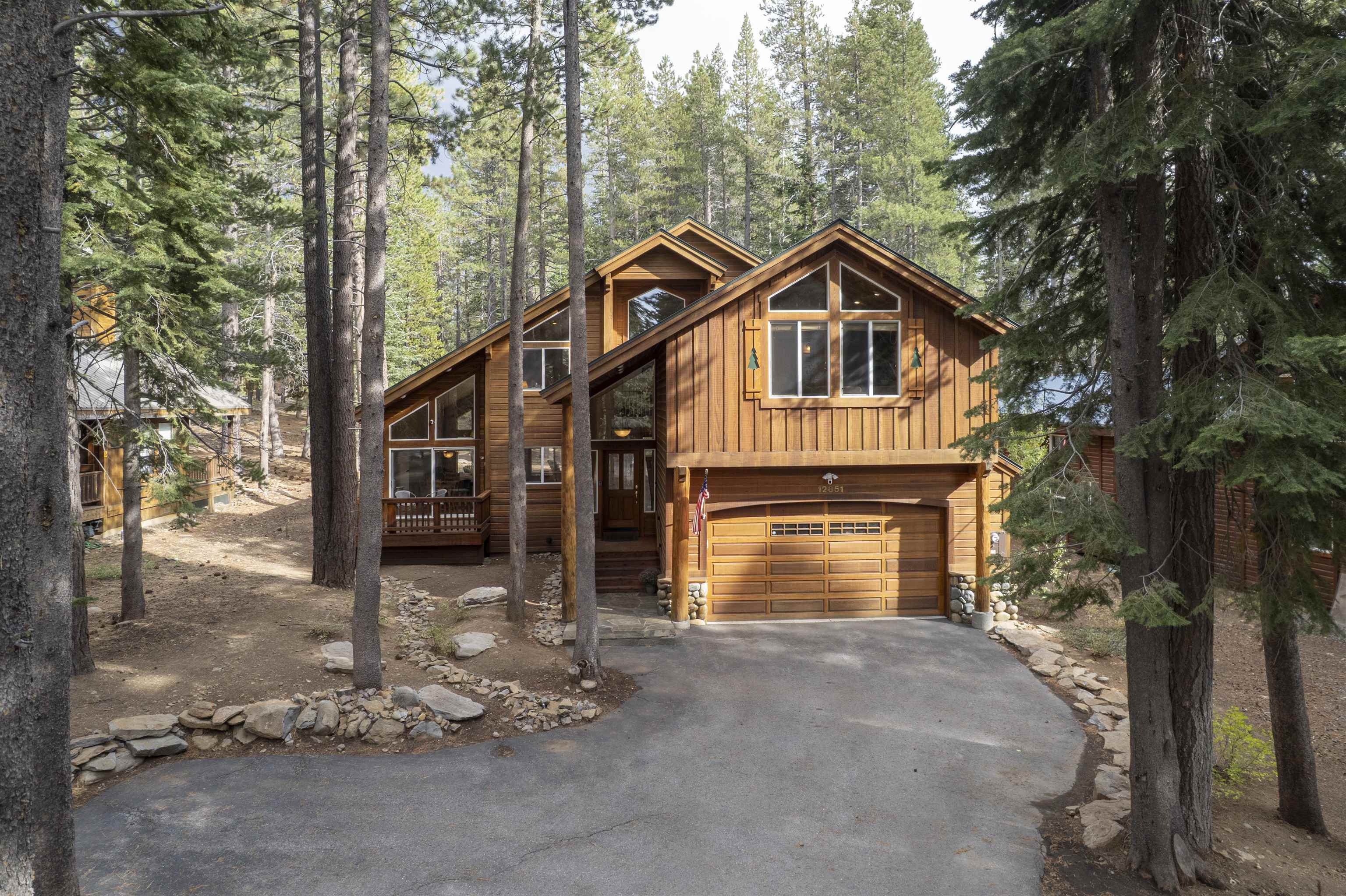 12851 Ski View Loop Truckee, CA 96161 - Photo 28 of 28 a front view of a house with a yard and garage