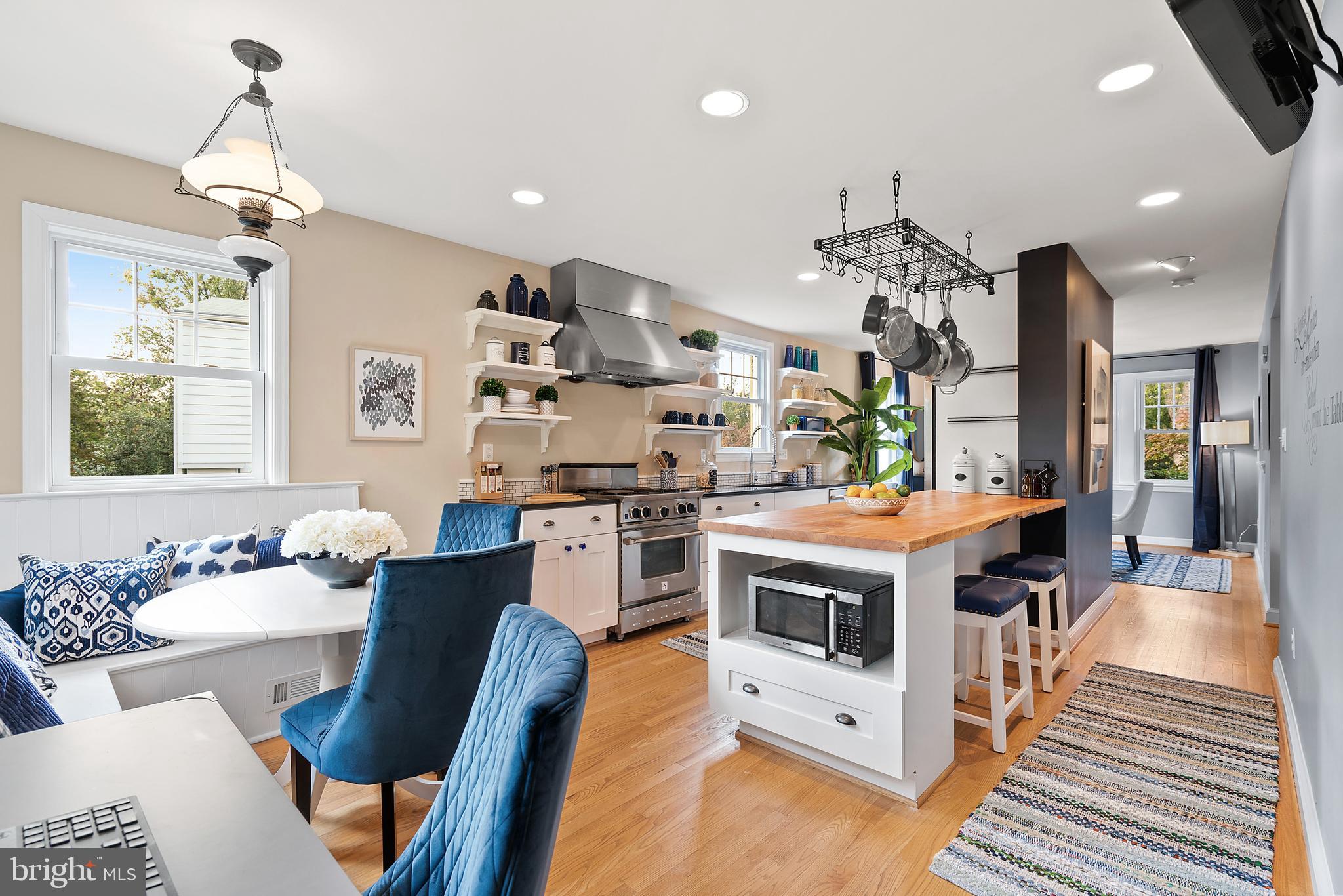 9100 Warren Street Silver Spring, MD 20910 - Photo 23 of 67 OVERALL VIEW OF KITCHEN AND BANQUETTE AREA