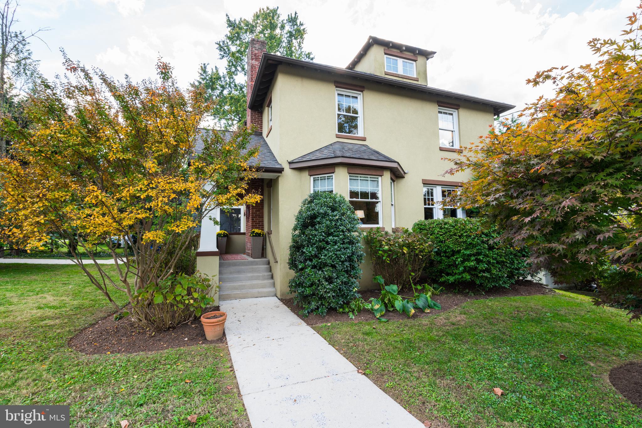9100 Warren Street Silver Spring, MD 20910 - Photo 5 of 67 VIEW FROM STREET TOWARD FRONT ENTRY OF HOUSE