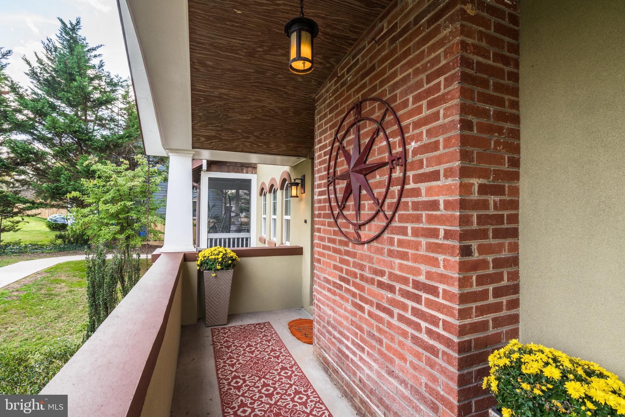 9100 Warren Street Silver Spring, MD 20910 - Photo 7 of 67 CLOSE UP VIEW OFTHE COVERED PORCH ENTRY