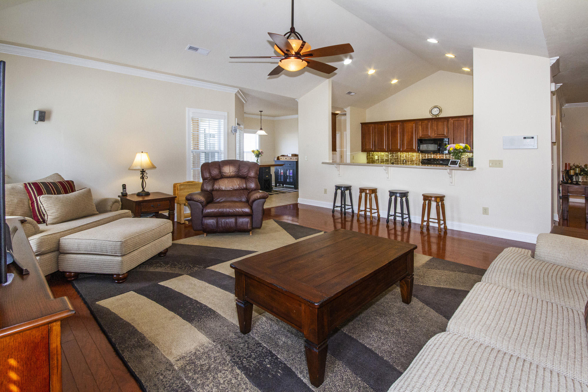 136 Fallberry Street Oak Ridge, TN 37830 - Photo 8 of 33 Family Room with vaulted ceiling