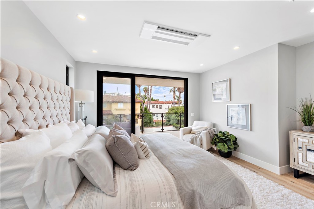 33889 Robles Drive Dana Point, CA 92629 - Photo 29 of 42 a large bedroom with a large bed and large windows