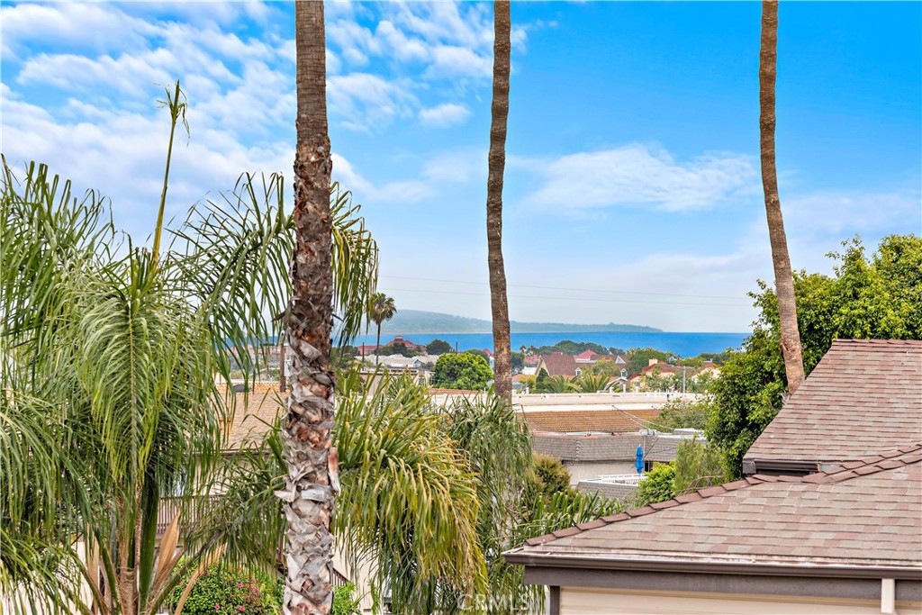 33889 Robles Drive Dana Point, CA 92629 - Photo 38 of 42 a balcony with street view
