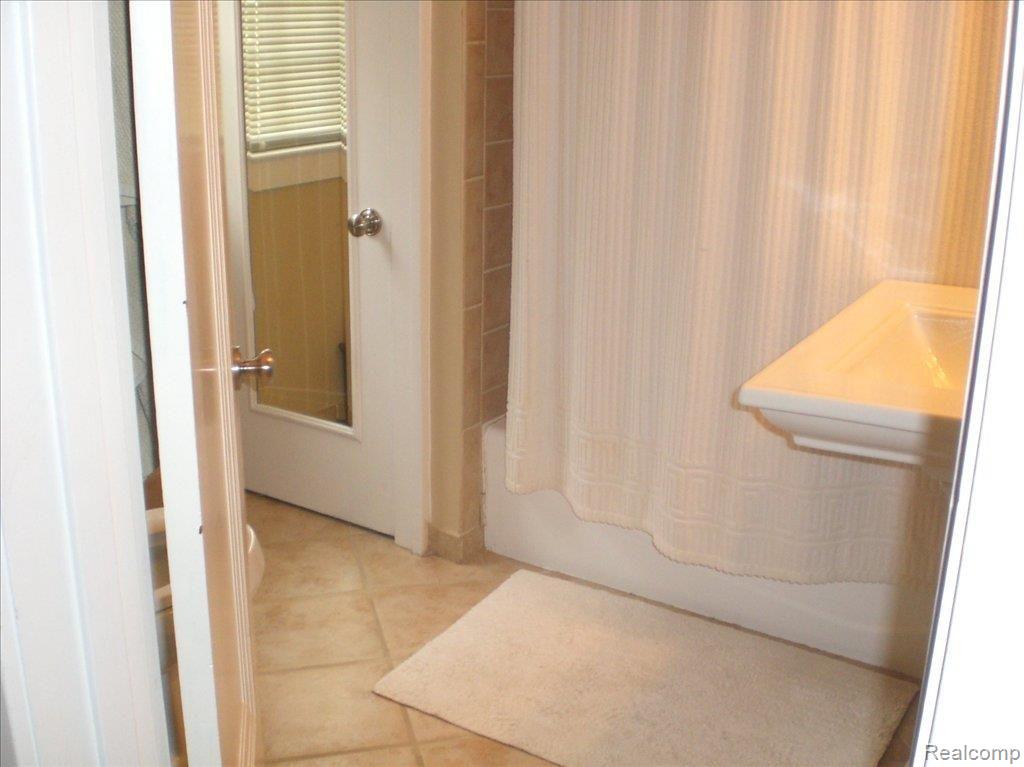 37 Wellesley Drive Pleasant Ridge, MI 48069 - Photo 7 of 15 UPDTD BATH UP