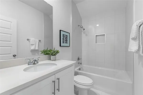 $2,450 | 544 Hickory Rdg Drive, Van Alstyne, TX 75495