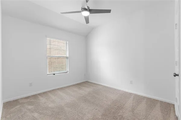$2,450 | 544 Hickory Rdg Drive, Van Alstyne, TX 75495