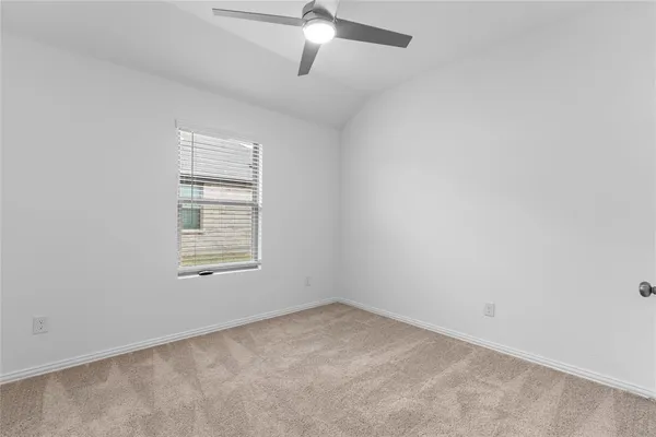 $2,450 | 544 Hickory Rdg Drive, Van Alstyne, TX 75495