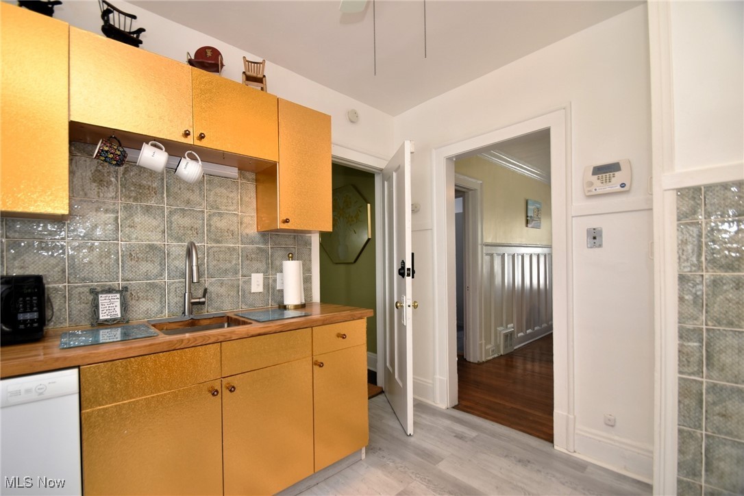 1682 Eddington Road Cleveland, OH 44118 - Photo 13 of 47 Gallery Image 13