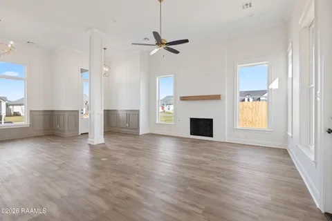$379,900 | 103 Fountain Mdw Drive, Broussard, LA 70518
