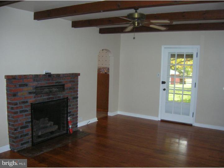 448 Pinecrest Road Springfield, PA 19064 - Photo 5 of 22 Living Room