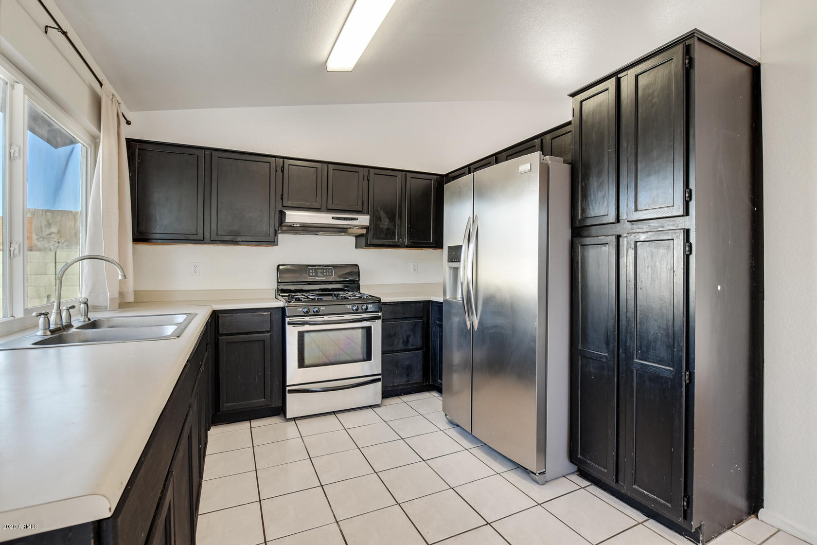 1738 East Carter Road Phoenix, AZ 85042 - Photo 11 of 35 11-Kitchen
