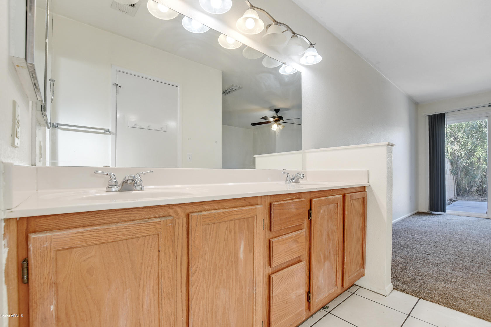 1738 East Carter Road Phoenix, AZ 85042 - Photo 20 of 35 22-Master Bathroom
