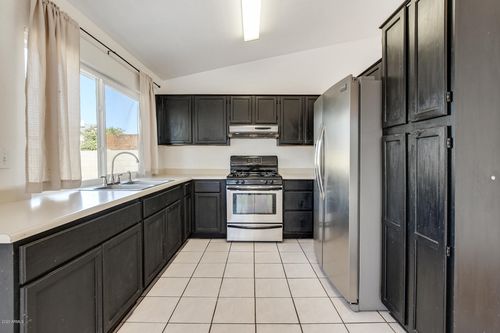 1738 East Carter Road Phoenix, AZ 85042 - Photo 4 of 35 9-Kitchen
