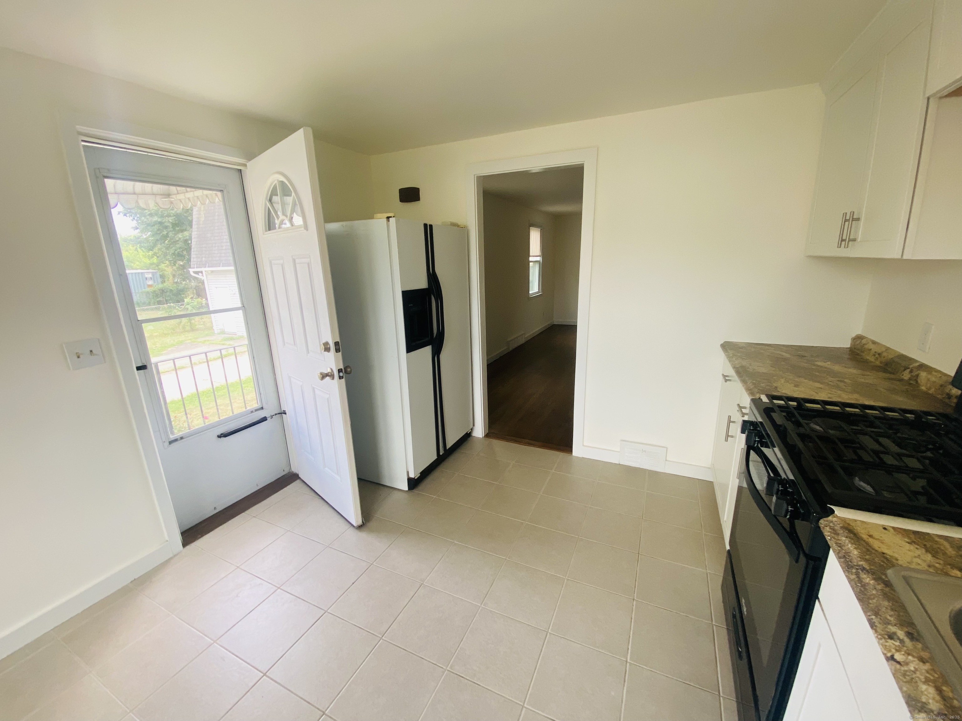 35 Harding Avenue Stratford, CT 06615 - Photo 4 of 10