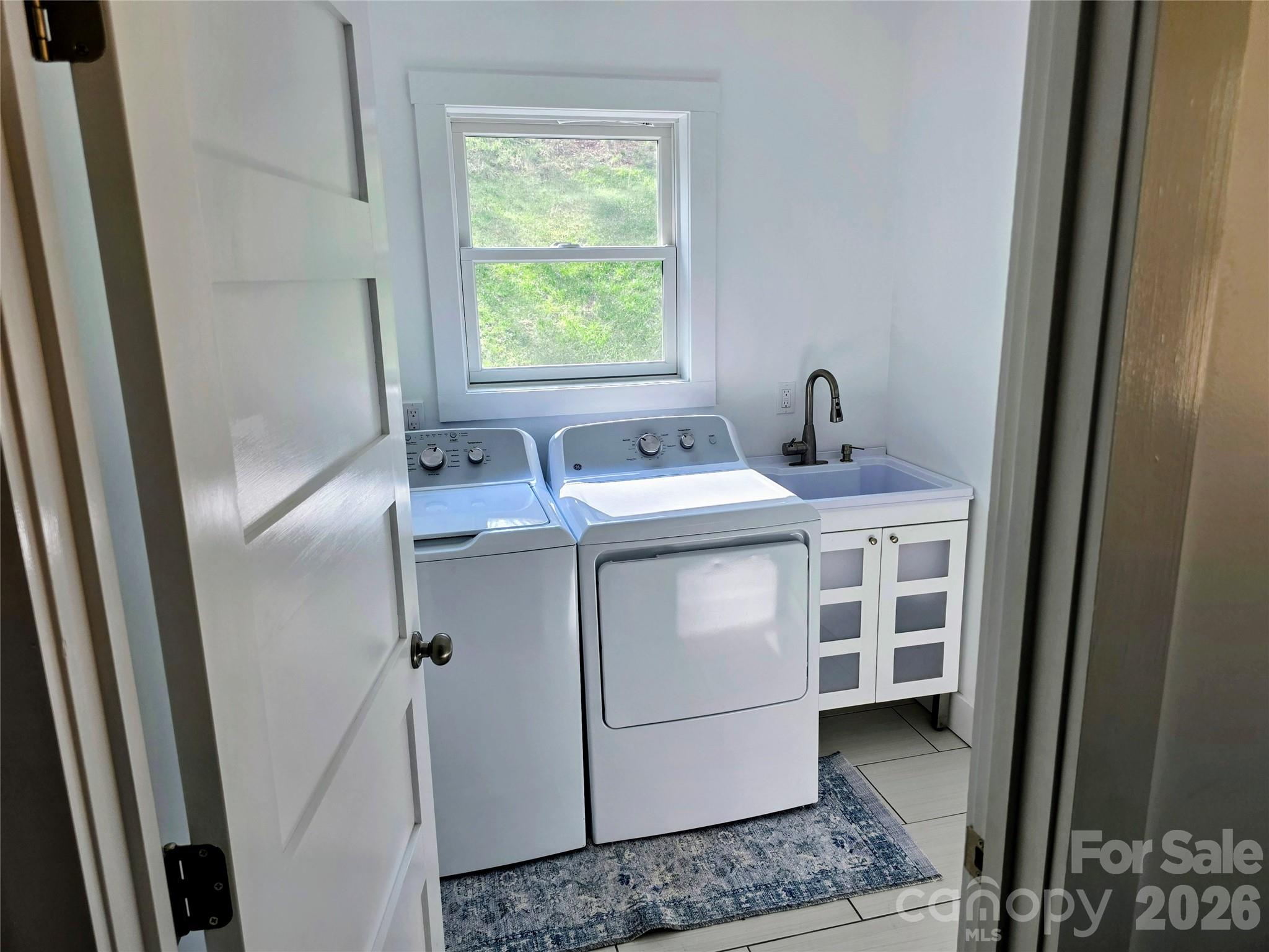24 Salt Burnsville, NC 28714 - Photo 22 of 42 a utility room with a sink a washer and dryer