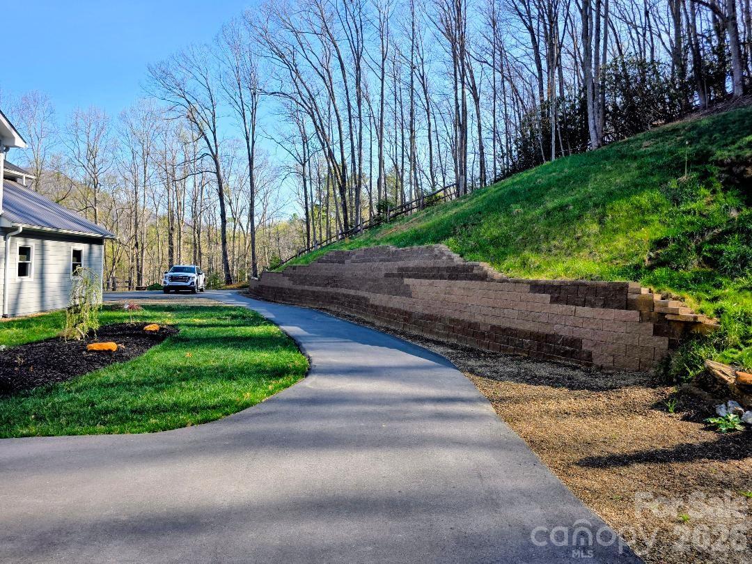 24 Salt Burnsville, NC 28714 - Photo 7 of 42 a backyard of a house with lots of green space